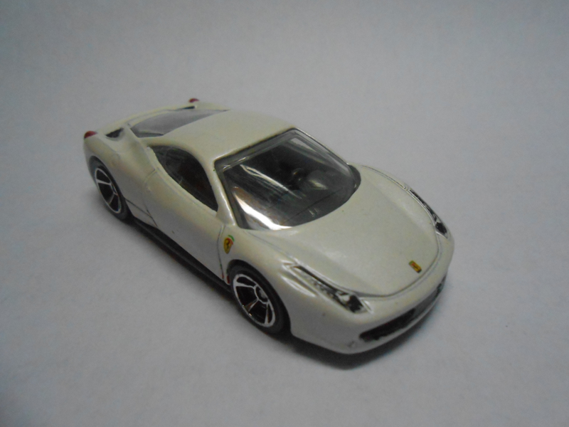 Illustration for article titled Putting details on the Hotwheels Ferrari 458 Italia